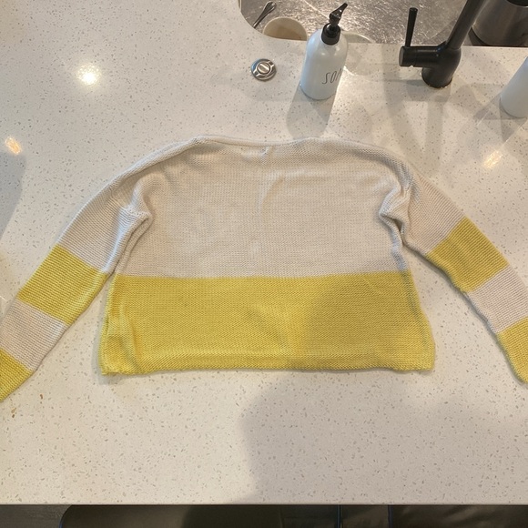 White and yellow cropped Volcom sweater - Picture 2 of 2